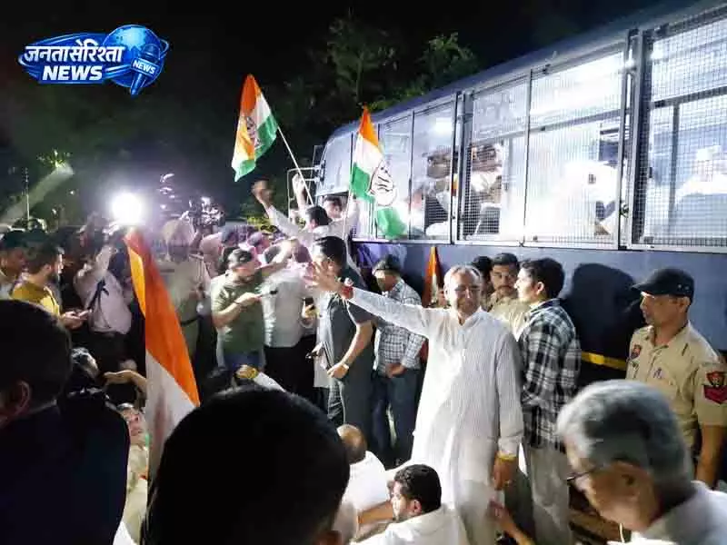 Haryana कांग्रेस के नेता-विधायक हिरासत में Haryana कांग्रेस के नेता-विधायक हिरासत में