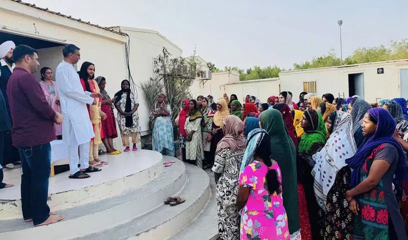 ओमान में भारतीय राजदूत ने परेशान महिला कामगारों से की मुलाकात, मदद का दिया भरोसा ओमान में भारतीय राजदूत ने परेशान महिला कामगारों से की मुलाकात, मदद का दिया भरोसा