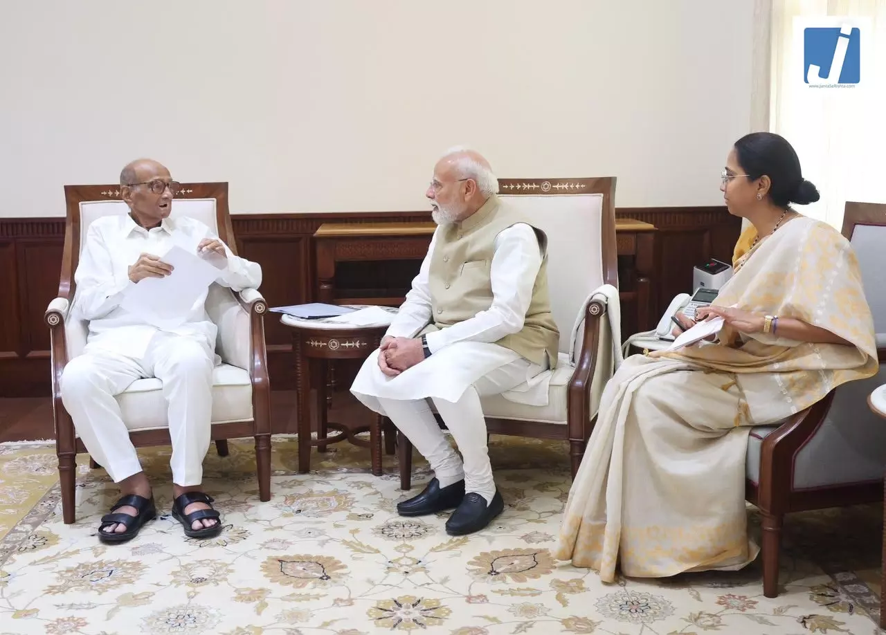शरद पवार और सुप्रिया सुले ने प्रधानमंत्री नरेंद्र मोदी से मुलाकात की