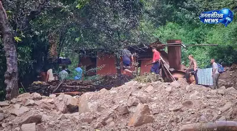 Himachal Pradesh के कांगड़ा में बारिश से 3 लोग घायल, 18 घर क्षतिग्रस्त Himachal Pradesh के कांगड़ा में बारिश से 3 लोग घायल, 18 घर क्षतिग्रस्त
