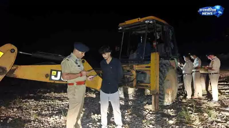 Dharamsala देहरा में अवैध खनन पर पुलिस की कार्रवाई Dharamsala देहरा में अवैध खनन पर पुलिस की कार्रवाई