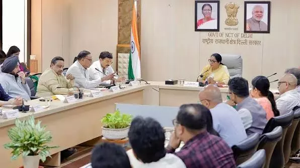 New Delhi: दिल्ली के 13 जिलों में जल संकट और जलभराव से निपटने के लिए नई व्यवस्था लागू New Delhi: दिल्ली के 13 जिलों में जल संकट और जलभराव से निपटने के लिए नई व्यवस्था लागू