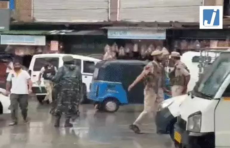 जम्मू-कश्मीर के अनंतनाग में आतंकी हमला, सुरक्षाबलों ने इलाका घेरा, VIDEO जम्मू-कश्मीर के अनंतनाग में आतंकी हमला, सुरक्षाबलों ने इलाका घेरा, VIDEO