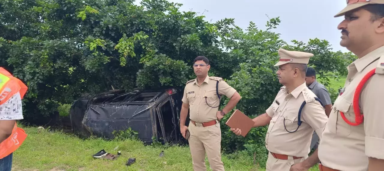 Telangana: संगारेड्डी सड़क दुर्घटना में परिवार की तीन पीढ़ियों की मौत Telangana: संगारेड्डी सड़क दुर्घटना में परिवार की तीन पीढ़ियों की मौत