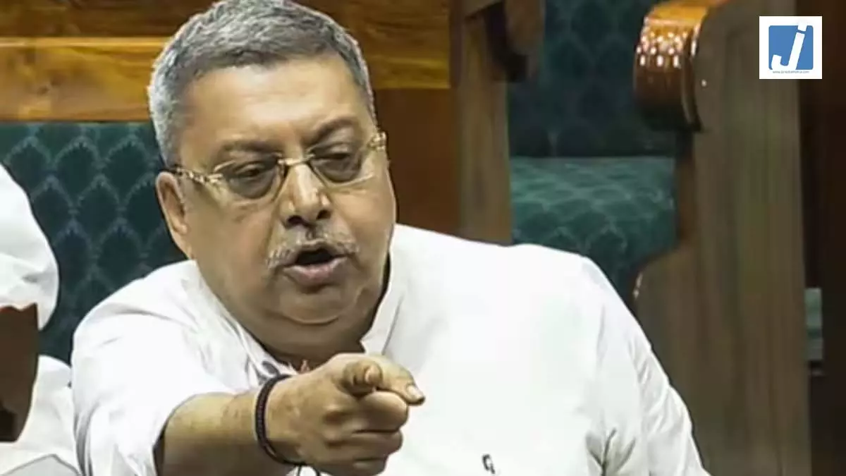 सांसद लोकसभा से निलंबित, महिला सांसद पर अभद्र टिप्पणी के बाद एक्शन सांसद लोकसभा से निलंबित, महिला सांसद पर अभद्र टिप्पणी के बाद एक्शन