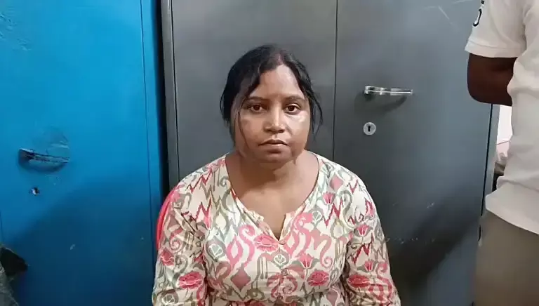 Bardhaman: सड़क हादसे में मंत्री खुदीराम टुडू की पत्नी घायल, ट्रक ने मारी टक्कर Bardhaman: सड़क हादसे में मंत्री खुदीराम टुडू की पत्नी घायल, ट्रक ने मारी टक्कर