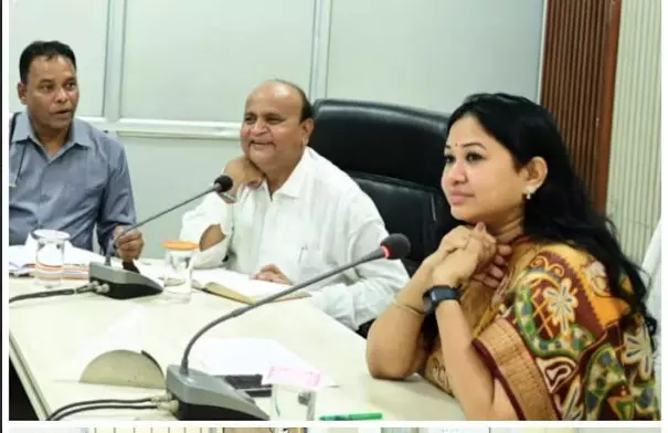 कलेक्टर ने आश्रम छात्रावास के बच्चों के सर्वाँगींण विकास के लिए ली समीक्षा बैठक कलेक्टर ने आश्रम छात्रावास के बच्चों के सर्वाँगींण विकास के लिए ली समीक्षा बैठक
