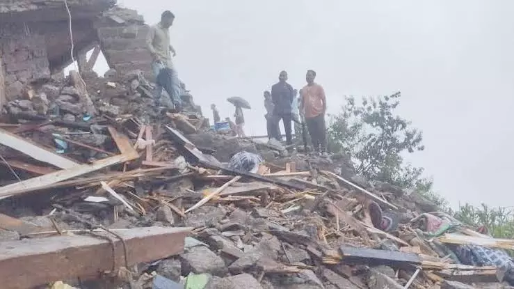 Reasi: भारी बारिश का कहर, रियासी के महोर में तीन मकानों को नुकसान Reasi: भारी बारिश का कहर, रियासी के महोर में तीन मकानों को नुकसान