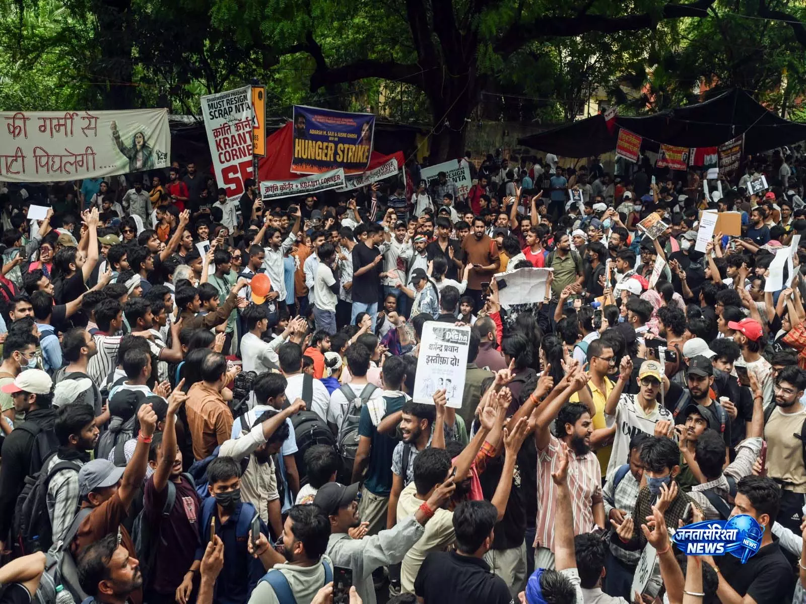 CJP प्रदर्शन मामले में दिल्ली HC सख्त, CCTV और डिजिटल रिकॉर्ड सुरक्षित रखने के आदेश CJP प्रदर्शन मामले में दिल्ली HC सख्त, CCTV और डिजिटल रिकॉर्ड सुरक्षित रखने के आदेश