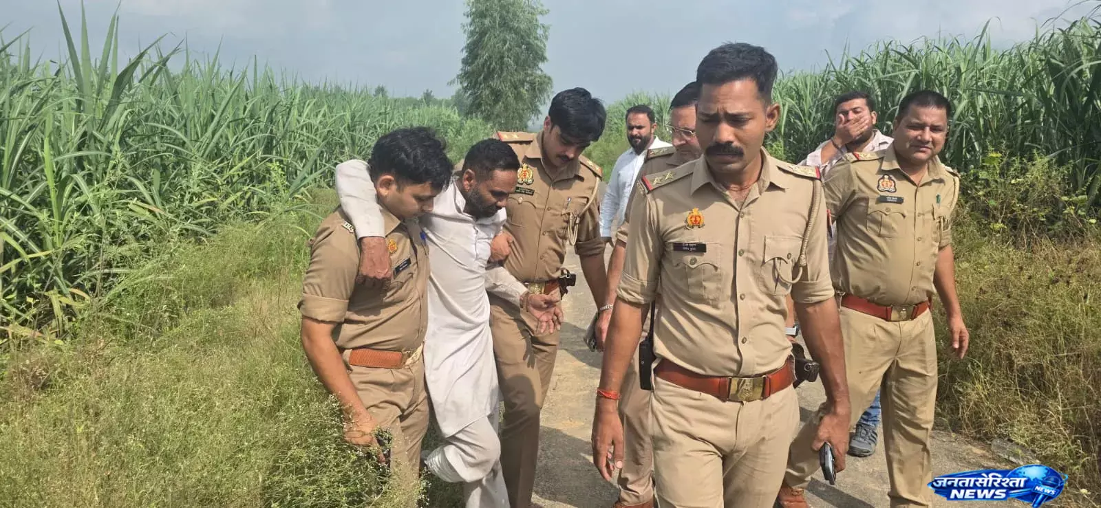 New Mandi पुलिस की बड़ी कार्रवाई, मुठभेड़ में शातिर शराब तस्कर दबोचा New Mandi पुलिस की बड़ी कार्रवाई, मुठभेड़ में शातिर शराब तस्कर दबोचा