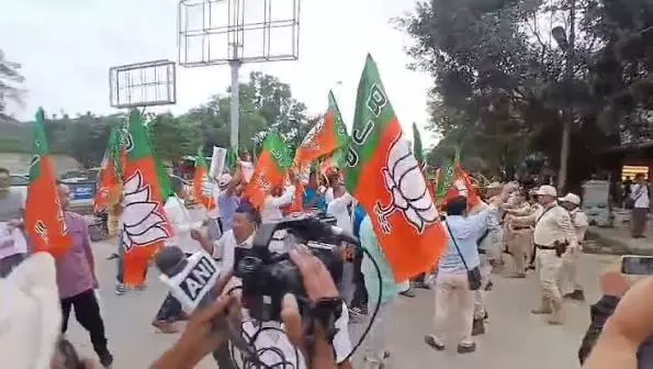 मणिपुर: राहुल गांधी और कांग्रेस के खिलाफ सड़कों पर उतरी बीजेपी मणिपुर: राहुल गांधी और कांग्रेस के खिलाफ सड़कों पर उतरी बीजेपी