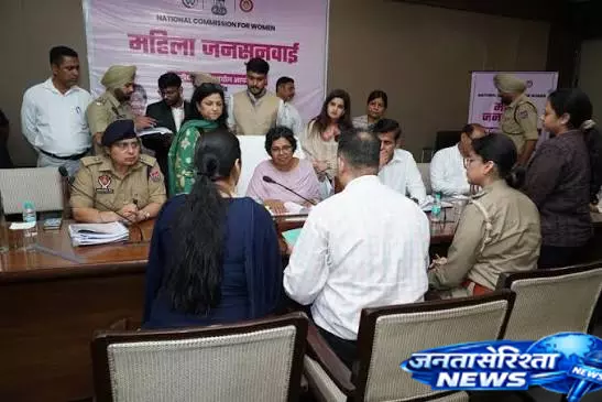 womens की समस्याओं पर एक्शन, जनसुनवाई में 8 मामलों का हुआ समाधान womens की समस्याओं पर एक्शन, जनसुनवाई में 8 मामलों का हुआ समाधान