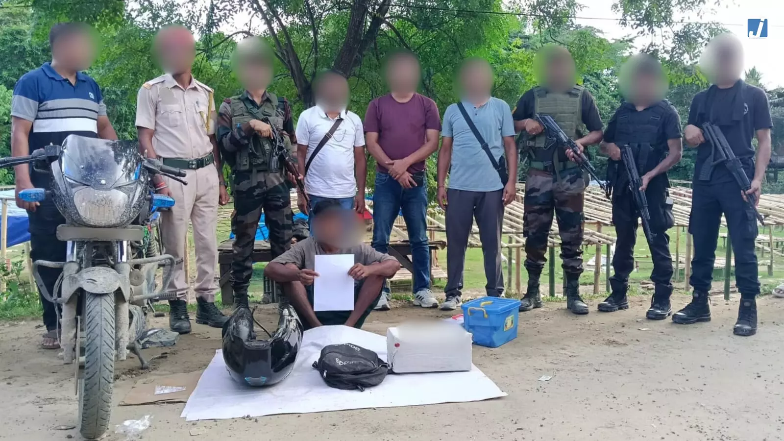 असम राइफल्स की बड़ी कार्रवाई, 1.2 करोड़ रुपये की हेरोइन के साथ आरोपी गिरफ्तार असम राइफल्स की बड़ी कार्रवाई, 1.2 करोड़ रुपये की हेरोइन के साथ आरोपी गिरफ्तार