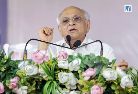 सीएम भूपेंद्र पटेल ने स्कूल छोड़ने वाले बच्चों को वापस लाने के लिए समरस विद्या सेतु कैंपेन शुरू किया सीएम भूपेंद्र पटेल ने स्कूल छोड़ने वाले बच्चों को वापस लाने के लिए समरस विद्या सेतु कैंपेन शुरू किया