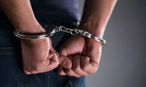 फर्जी नंबर प्लेट लगाकर गाड़ी दौड़ा रहे शातिर पकड़ाए, STF की कार्रवाई