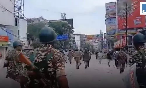 पुलिसकर्मियों से बोले SP, पीछे हटे तो नौकरी करने लायक नहीं छोड़ूंगा