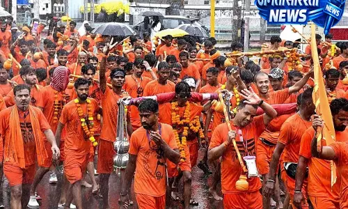 कांवड़ का सफर: बांस के चुनाव से रंग-बिरंगी सजावट तक, जानें हर दिलचस्प बात