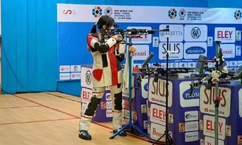 आईएसएसएफ शूटिंग: मेंस 10 मीटर एयर राइफल फाइनल में शेंग ने साधा गोल्ड पर निशाना, झांग के नाम सिल्वर आईएसएसएफ शूटिंग: मेंस 10 मीटर एयर राइफल फाइनल में शेंग ने साधा गोल्ड पर निशाना, झांग के नाम सिल्वर