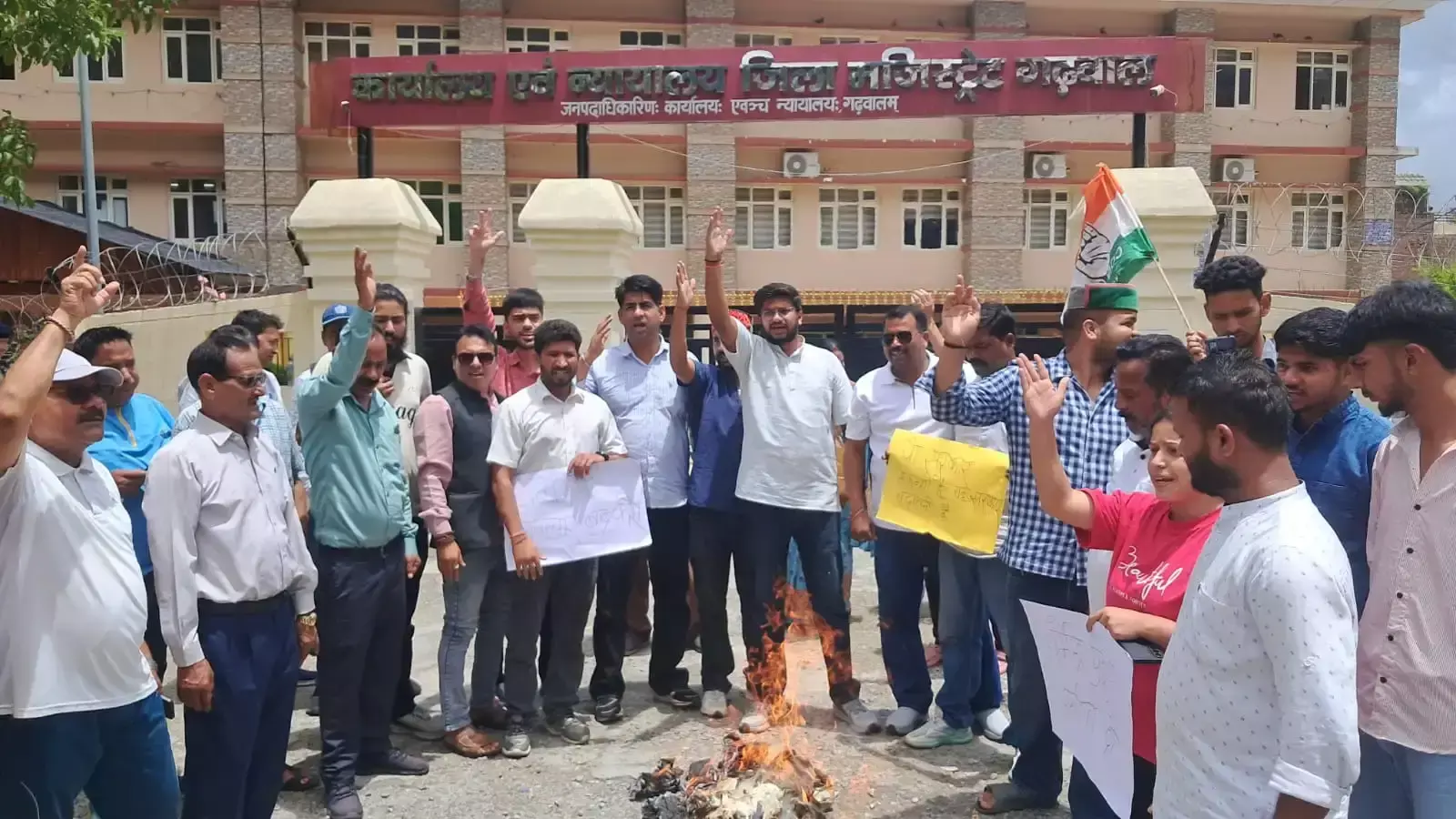 Pauri Garhwal: दिल्ली में लाठीचार्ज के खिलाफ प्रदर्शनकारियों का आक्रोश