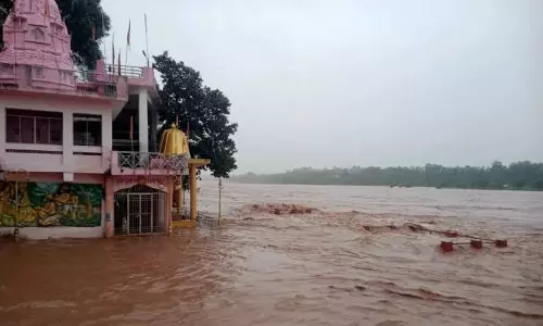 Jammu: अखनूर में चिनाब का रौद्र रूप, खतरे के निशान पर पानी