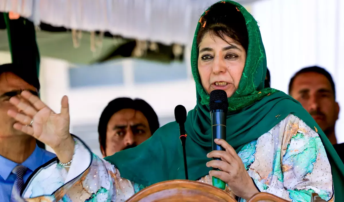 Srinagar: 2019 के बदलावों को सामान्य बनाने का आरोप, महबूबा ने एनसी पर साधा निशाना