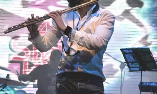 सिंगर-कंपोजर राघव सच्चर ने बचपन में ही शुरू कर दी थी संगीत की ट्रेनिंग, 50 से अधिक इंस्ट्रुमेंट्स बजाने में माहिर सिंगर-कंपोजर राघव सच्चर ने बचपन में ही शुरू कर दी थी संगीत की ट्रेनिंग, 50 से अधिक इंस्ट्रुमेंट्स बजाने में माहिर