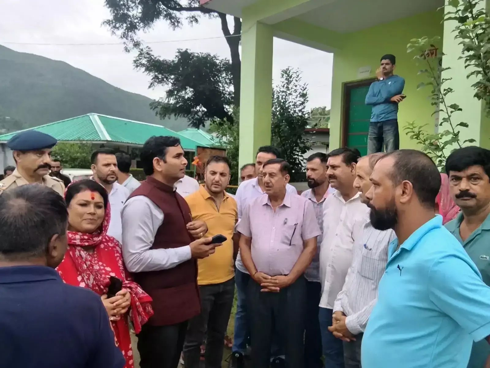 Dharamshala: बोह क्षेत्र में राहत अभियान की निगरानी, उपायुक्त ने मौके पर पहुंचकर किया निरीक्षण