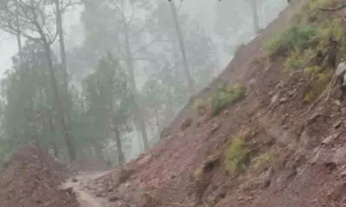 Solan में मॉनसून की ज़बरदस्त मार, ग्रामीण सड़कें क्षतिग्रस्त Solan में मॉनसून की ज़बरदस्त मार, ग्रामीण सड़कें क्षतिग्रस्त