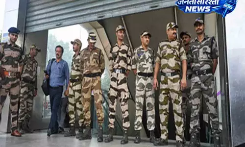 जंतर-मंतर पर देर रात हंगामा: सुरक्षा कारणों से 16 मेट्रो स्टेशन ठप जंतर-मंतर पर देर रात हंगामा: सुरक्षा कारणों से 16 मेट्रो स्टेशन ठप