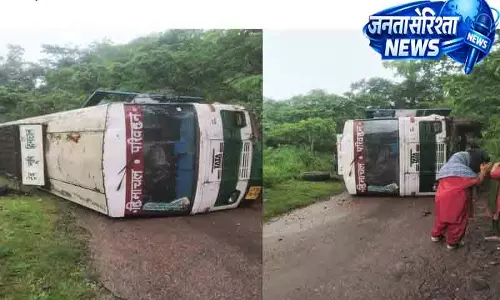 Palampur बैजनाथ के पास पलटी सरकारी बस, बड़ा हादसा टला Palampur बैजनाथ के पास पलटी सरकारी बस, बड़ा हादसा टला