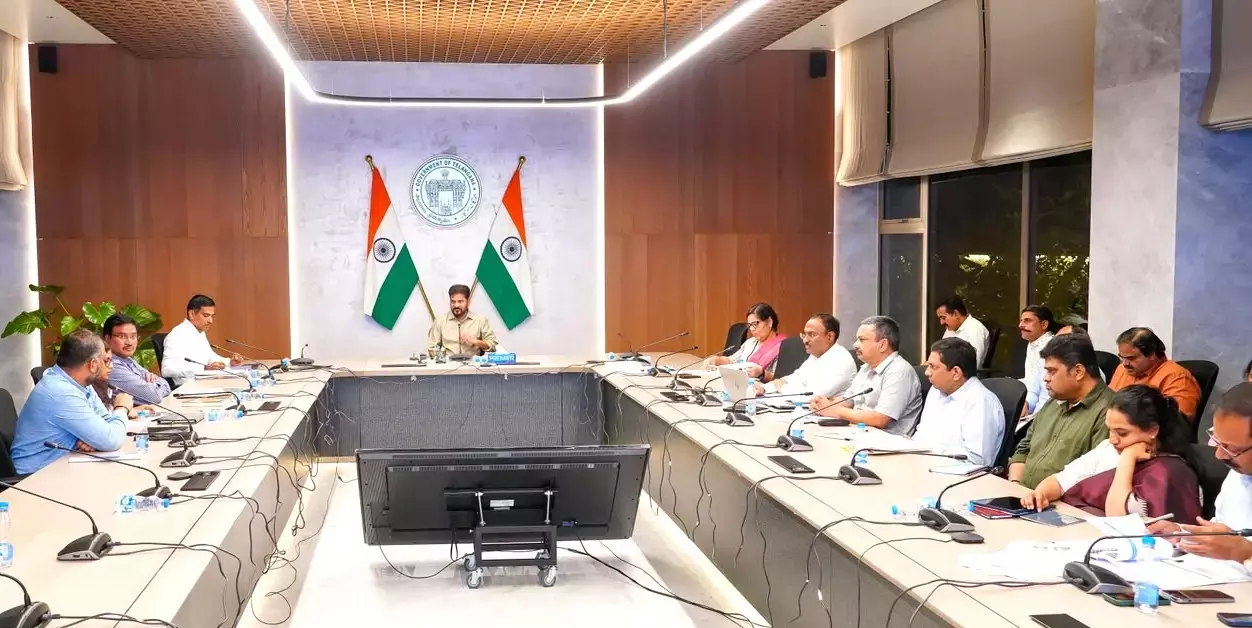 रेवंत: शहर में तीन नगर निगमों में विकास कार्यों में तेजी लाएं रेवंत: शहर में तीन नगर निगमों में विकास कार्यों में तेजी लाएं