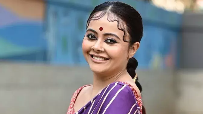 छात्र विरोध में तलवारें देखकर हैरान हुईं देवोलीना, उठाए गंभीर सवाल
