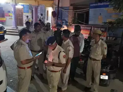 Karauli: तेज रफ्तार का कहर, ट्रक ओवरटेक करते समय बाइक सवार तीन युवकों की मौत