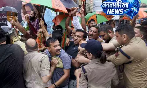 Jammu में विरोध प्रदर्शन तेज, पुलिस ने BJP-कांग्रेस को अलग किया