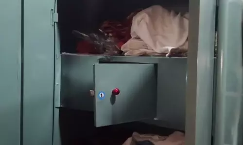 Baleshwar में चोर एक घर से 20 लाख रुपये से ज़्यादा कीमत का सोना और नकदी लेकर भाग गए Baleshwar में चोर एक घर से 20 लाख रुपये से ज़्यादा कीमत का सोना और नकदी लेकर भाग गए