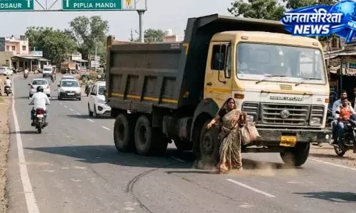 डंपर ने महिला को 8 KM तक घसीटा डंपर ने महिला को 8 KM तक घसीटा