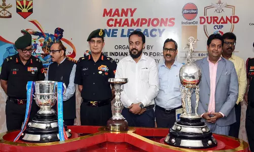 टूर्नामेंट के पहले मैच से पहले कोलकाता में डूरंड कप ट्रॉफी टूर का समापन हुआ टूर्नामेंट के पहले मैच से पहले कोलकाता में डूरंड कप ट्रॉफी टूर का समापन हुआ