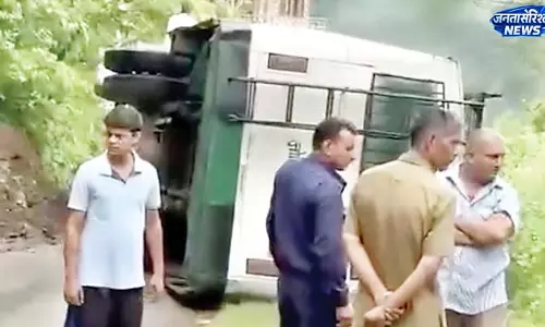 ब्रेक फेल होने से पलटी बस, लडभड़ोल के रैंस में पेश आया हादसा
