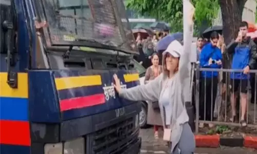 Social   मीडिया पर छाईं रिया अहीर, जानें उनका फिल्मी करियर