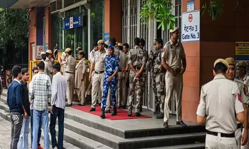 Student   के प्रदर्शन के बीच दिल्ली में अलर्ट, कनॉट प्लेस की दुकानें जल्द बंद