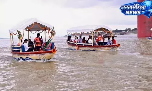 गंगा में अब इलेक्ट्रिक नावों से सफर, पर्यावरण संरक्षण की दिशा में कदम गंगा में अब इलेक्ट्रिक नावों से सफर, पर्यावरण संरक्षण की दिशा में कदम