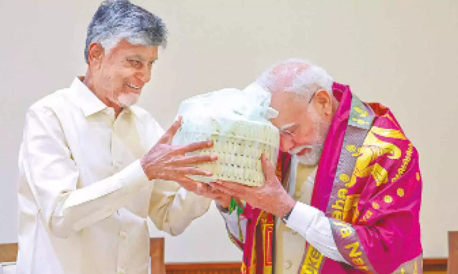 Andhra: चंद्रबाबू नायडू ने पीएम मोदी को भोगापुरम एयरपोर्ट खोलने का न्योता दिया Andhra: चंद्रबाबू नायडू ने पीएम मोदी को भोगापुरम एयरपोर्ट खोलने का न्योता दिया