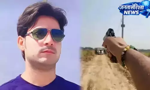 दोषी पुलिसकर्मियों पर कार्रवाई को लेकर परिजनों का प्रदर्शन दोषी पुलिसकर्मियों पर कार्रवाई को लेकर परिजनों का प्रदर्शन