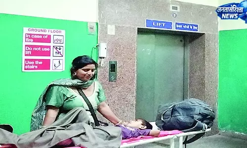 मेडिकल कालेज की लिफ्ट फिर खराब, मरीज और डाक्टर फंसे