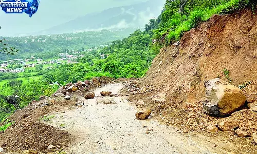 चंबा में 83 सडक़ें बंद, 385 पेयजल योजनाएं ठप