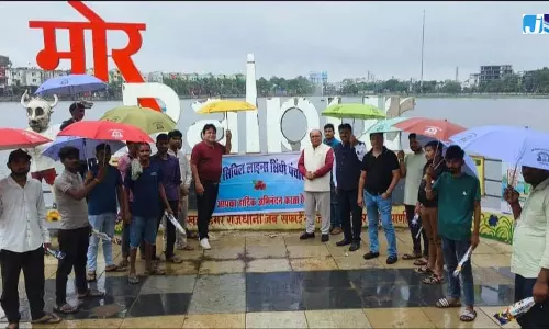 सिंधी पंचायत बारिश में जरूरतमंदों का बना सहारा, बांटी नि:शुल्क छतरियां सिंधी पंचायत बारिश में जरूरतमंदों का बना सहारा, बांटी नि:शुल्क छतरियां
