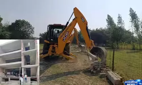 Nazul भूमि पर बने कॉम्प्लेक्स पर कार्रवाई, LDA ने चलाया बड़ा अभियान Nazul भूमि पर बने कॉम्प्लेक्स पर कार्रवाई, LDA ने चलाया बड़ा अभियान