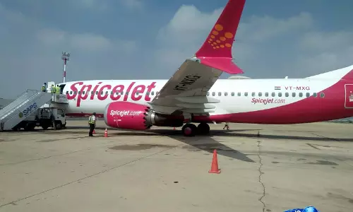 स्पाइसजेट ने अपने बेड़े में तीन डैम्प-लीज्ड एयरबस A320 विमान शामिल किए स्पाइसजेट ने अपने बेड़े में तीन डैम्प-लीज्ड एयरबस A320 विमान शामिल किए
