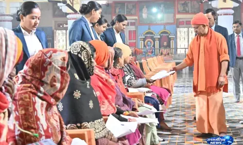 फरियादियों को सीएम योगी का आश्वासन, इलाज के लिए हर संभव आर्थिक सहायता मिलेगी फरियादियों को सीएम योगी का आश्वासन, इलाज के लिए हर संभव आर्थिक सहायता मिलेगी