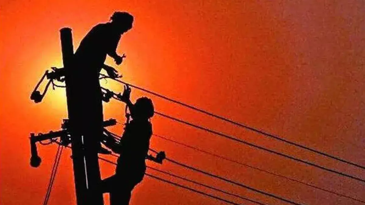 300 मेगावाट अतिरिक्त बिजली की ज़रूरत; KSEB ने आज बिजली कटौती की चेतावनी दी 300 मेगावाट अतिरिक्त बिजली की ज़रूरत; KSEB ने आज बिजली कटौती की चेतावनी दी